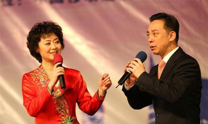 李胜素著名的京剧名家,工梅派,师承著名的京剧表演艺术家梅葆玖.