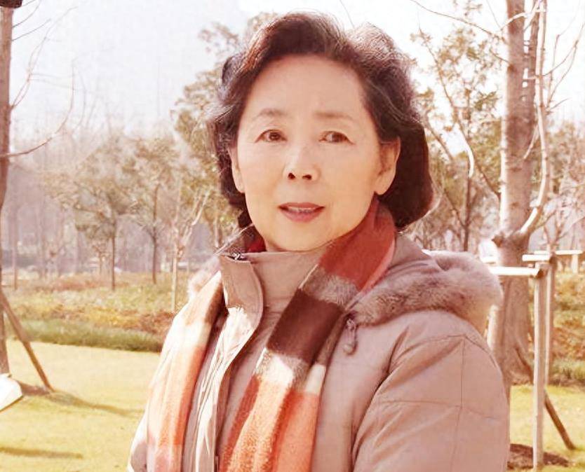 因饰演《英雄儿女》中的"王芳"走红,患难婚姻格外美丽_刘尚娴_电影