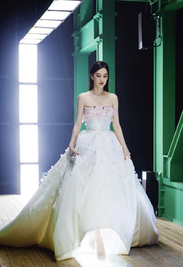 "大牌"姐姐上线,大型名媛社交场面,节目组被"怼"的没