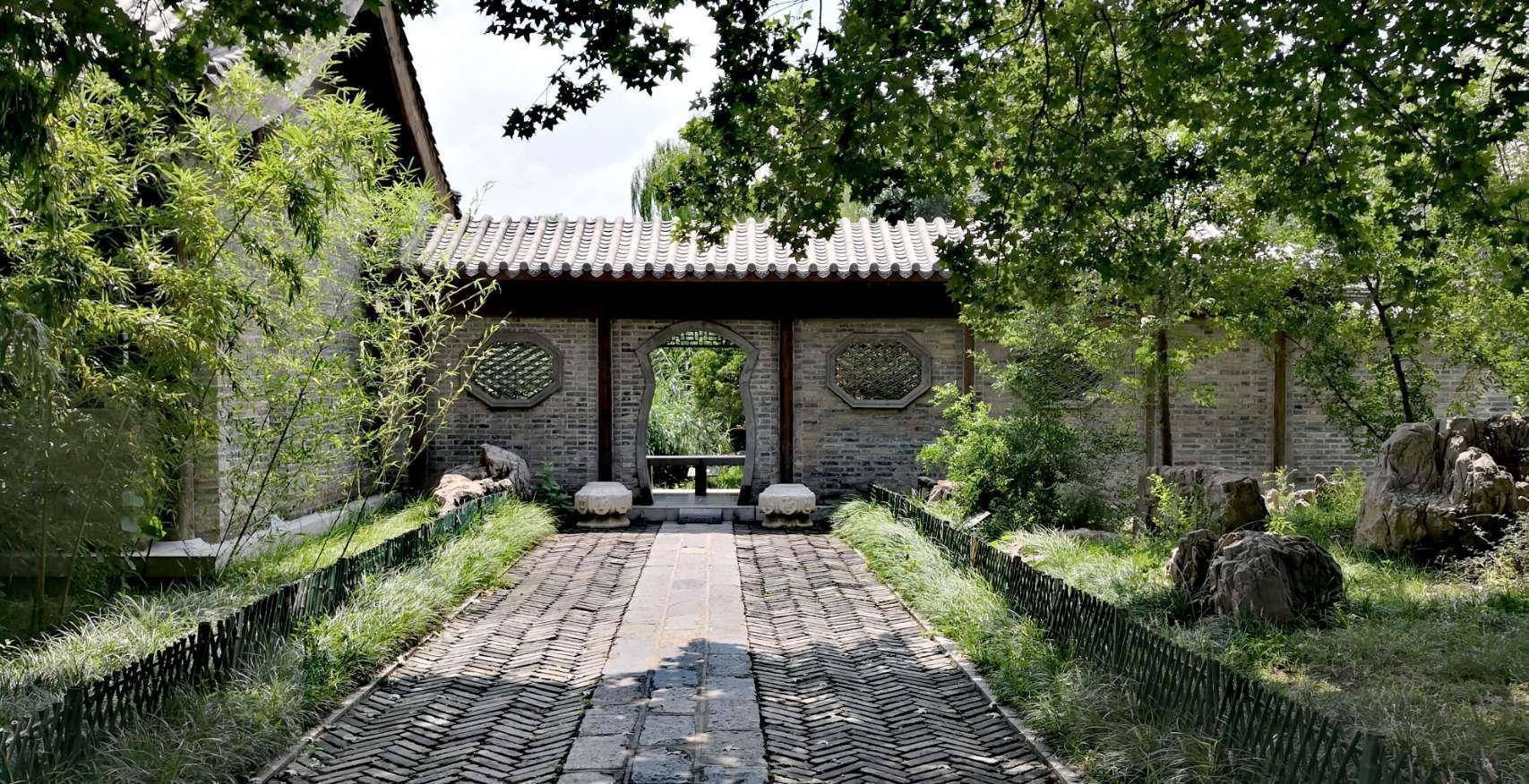 在古时,人们更习惯于称其为"冯家花园",冯家是当时的一个名门望族