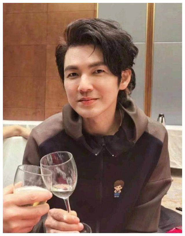 大明星钟汉良竟然成为超级爆款i人,揭秘他的不可思议转变!