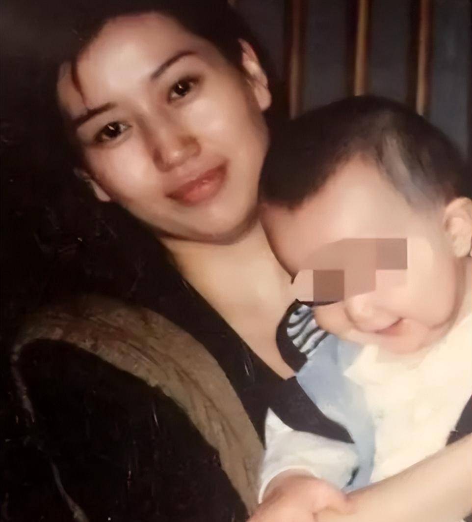 同样是张铁林的基因,把前妻和两位情人的孩子一对比,就看出差别了