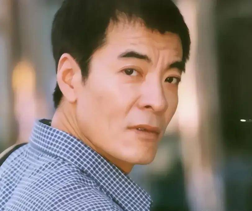 不过刘威并没有因为杨若兮是一个小演员,就对她非常的冷淡,反而在拍戏
