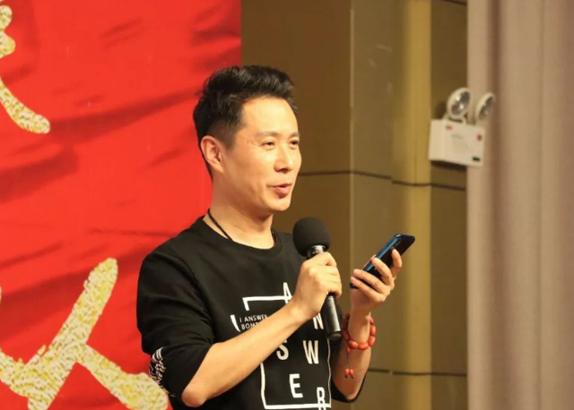 他的妻子就是前面提到的常小川