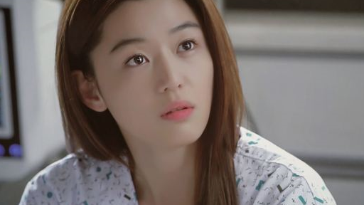 36岁全智贤产后15天素颜亮相,360度无死角幸福人生谁?