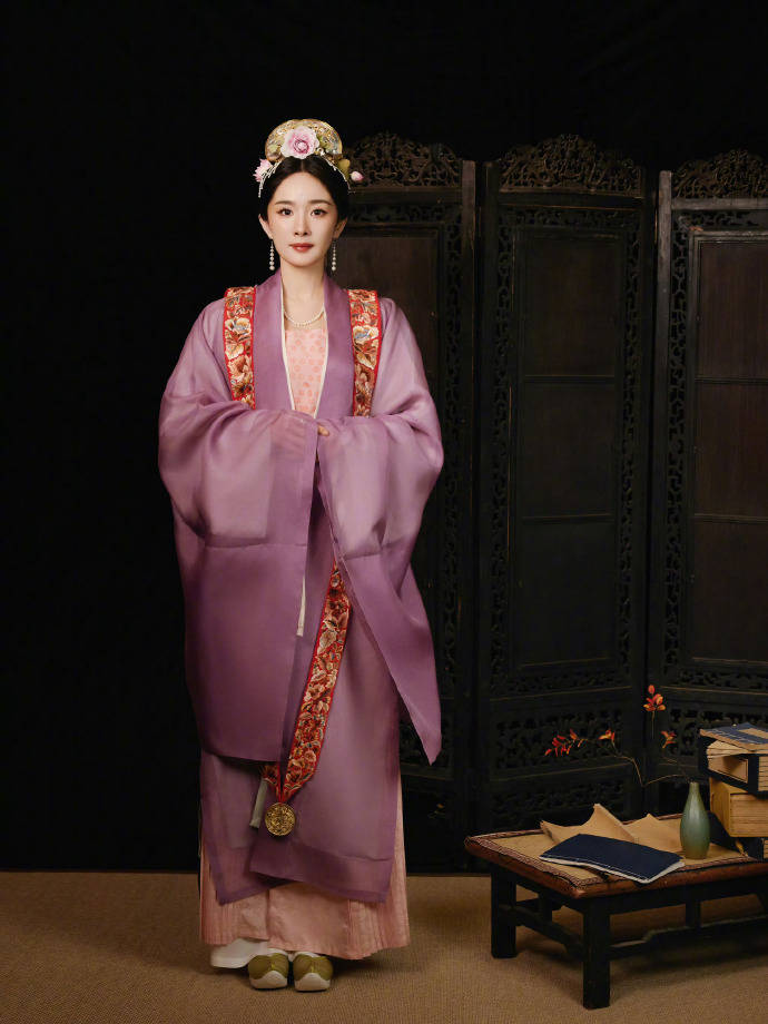 杨幂穿汉服引热议!解析唐宋明三个朝代的穿搭,哪一款更适合她?