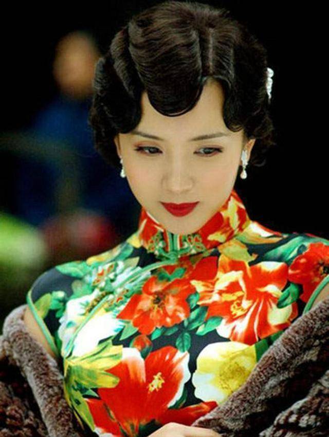 40岁陈好近照曝光,穿蓝色开衫扎麻花辫太减龄,网友:太