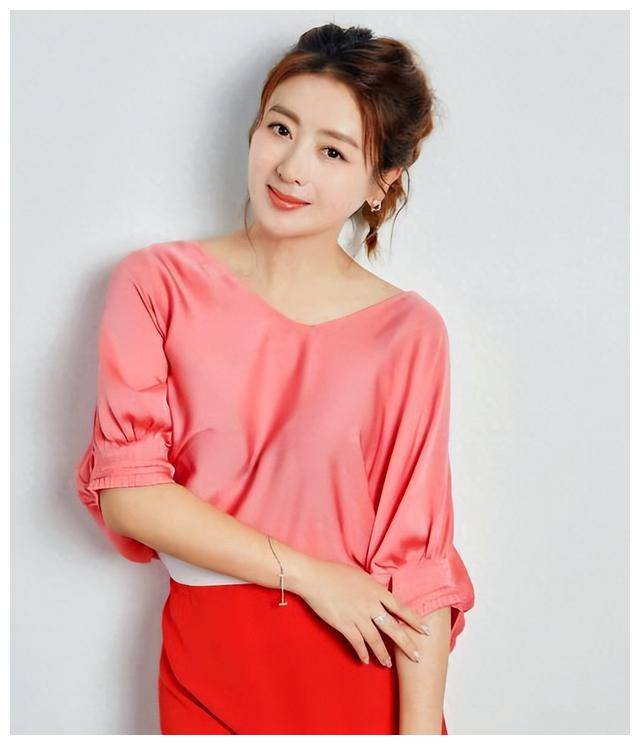 43岁小李琳二婚,嫁给6岁小男友,婚后竟变成被宠成公主