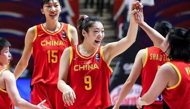 大年初一，中国女篮大比分憾负法国队，听听郑薇李梦如何解读此役