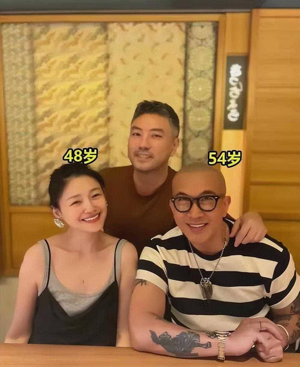 大s48岁照片曝光,与具俊晔同框甜蜜爆棚,瘦身成果惊人状态超_爱情