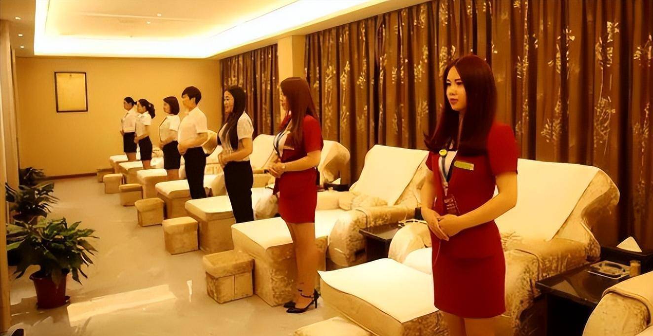 "草鞋"部长张宗海:选美三个标准,公文包里带"三宝"