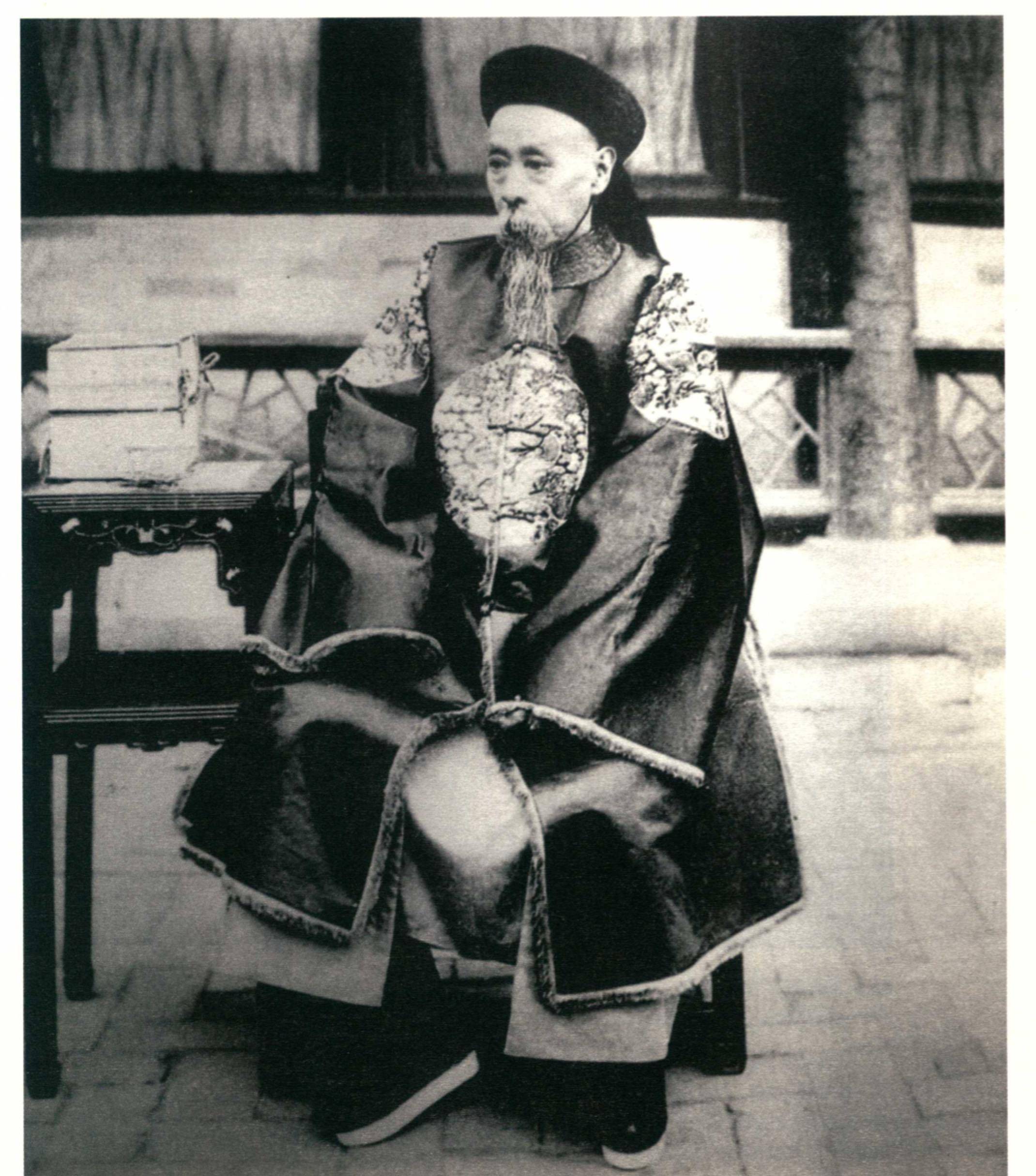 仅仅庄亲王一个人的嗜好,就足以富了厨子和侍卫等人,这王府的挥霍