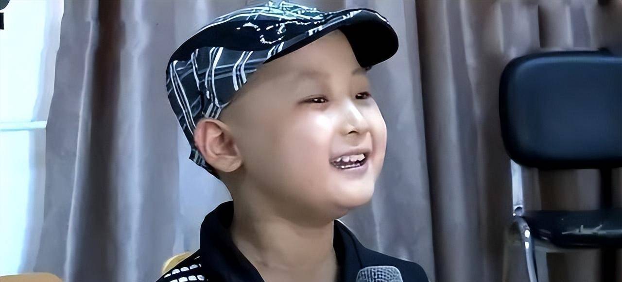 6岁登上春晚8岁去世,患病时还在继续演出_邓鸣_舞台_公众