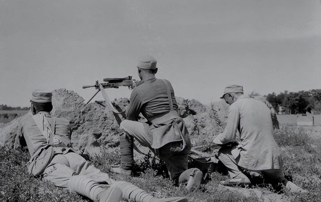 三纵连长半夜发现后面来了一辆卡车,仔细一看大惊:这