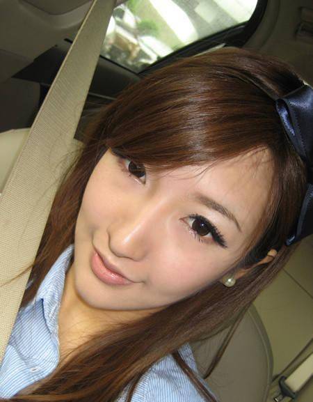 刘谦妻子近照,比刘谦整整小了十岁,四岁的儿子则十分软萌可爱_王希怡