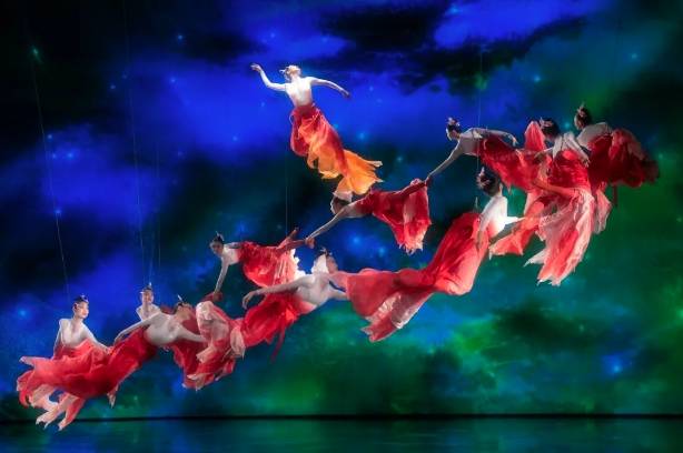 春晚舞蹈《锦鲤》如何跃向总台原创的"龙门"_威亚__