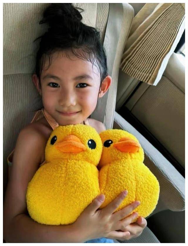 alaia是一位六岁的小公主,拥有可爱的模样和出众的特质.