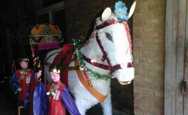 中国葬礼上烧给死人的纸扎用品,在法国博物馆爆红,上