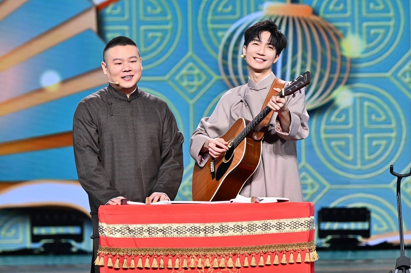 北京台春晚收视夺冠,10个语言类节目撑场,肖战惊喜献唱,董宇辉小作文