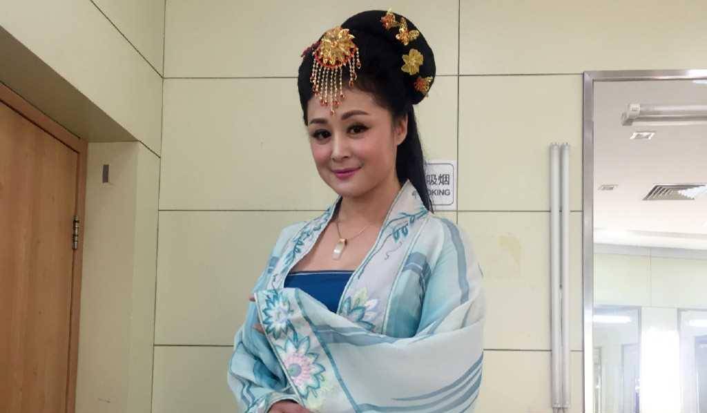 无儿无女的于月仙:去世两年多后,丈夫张学松的选择让