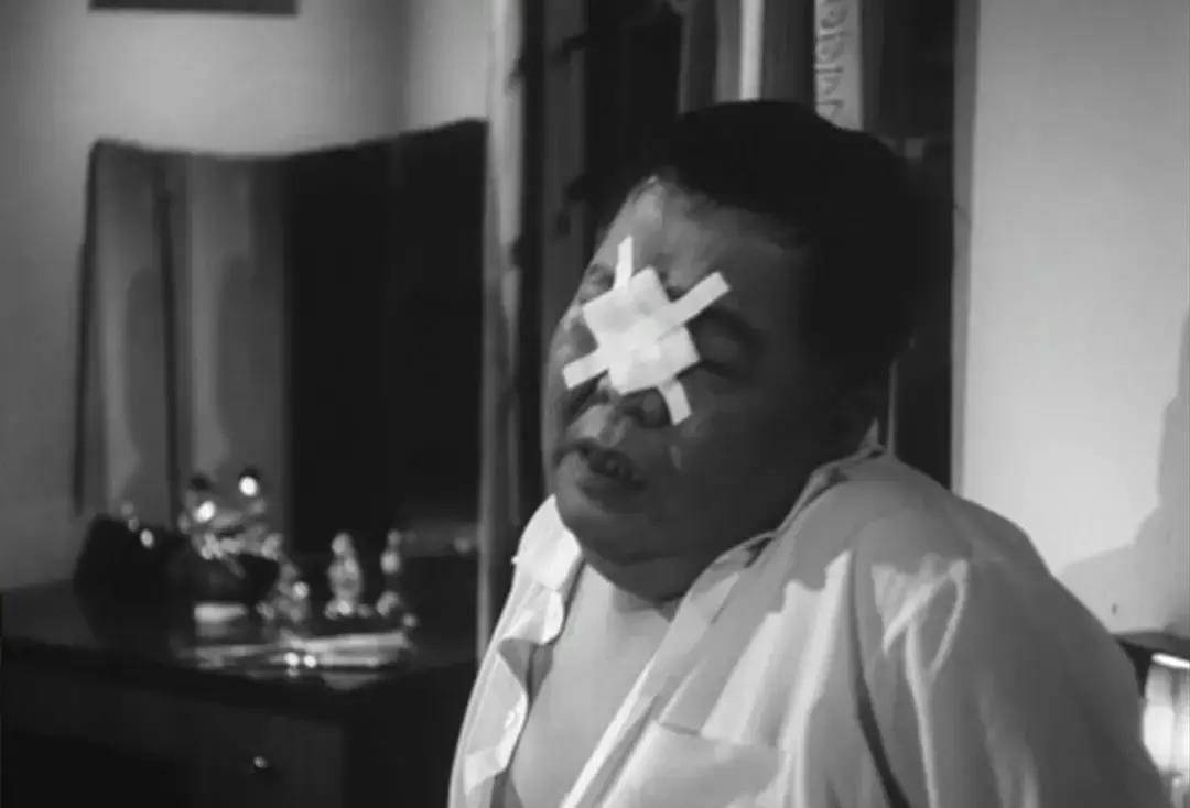 张爱玲太逗了,电影《南北一家亲》:笑星梁醒波与斗