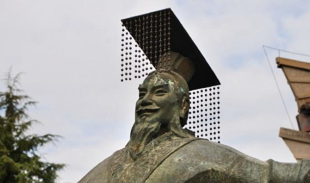 千古一帝秦始皇是暴君?山东琅琊秦朝刻石里有八个字,_