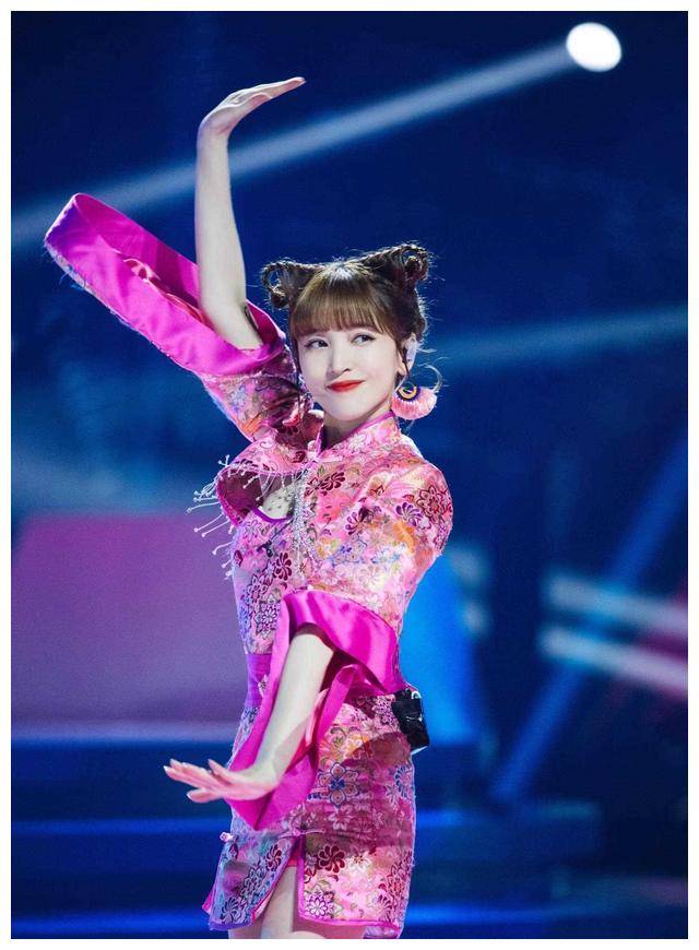 金莎穿上校服,竟然回到了蓝菲琳世界?杨紫难以置信!_挑战_展现_角色