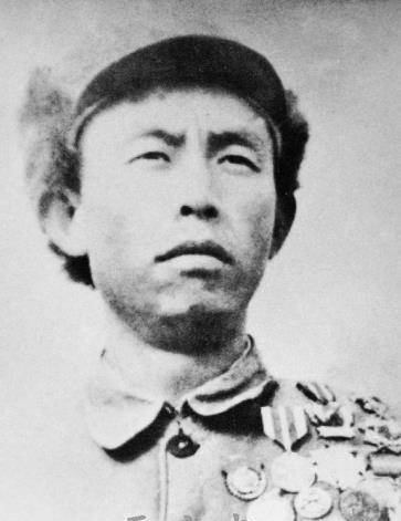 老首长忘不了他的军功,苦苦寻找,原来他幸存下来后去