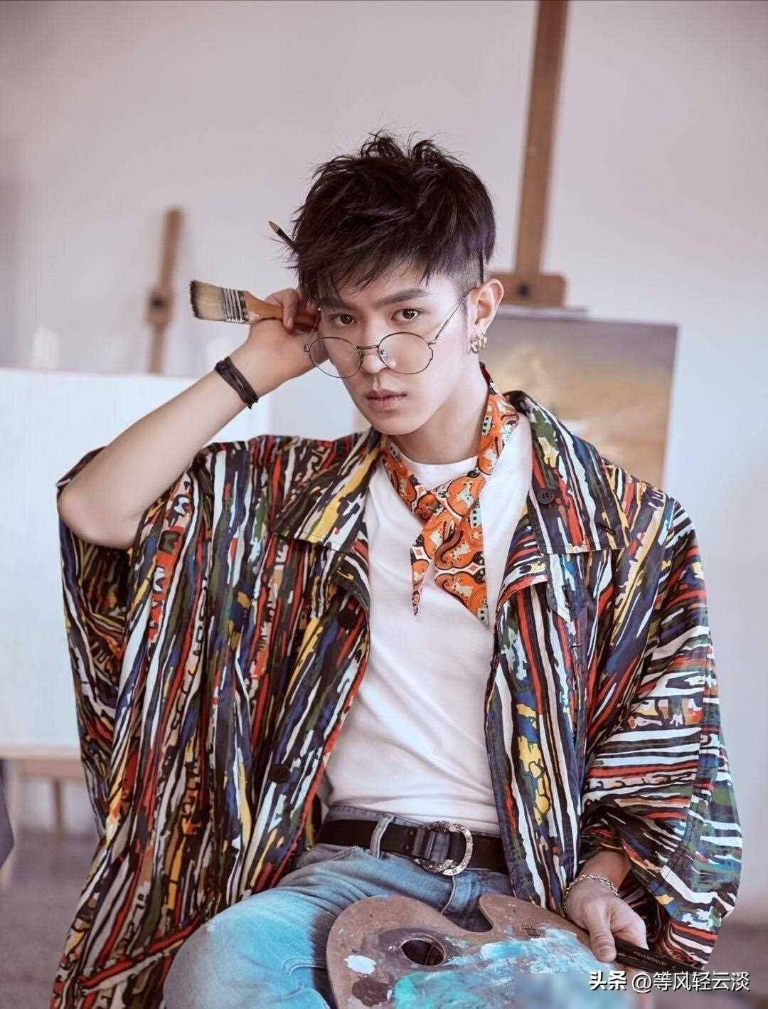 王思聪:我爸王健林,身价1100亿,华晨宇:我爸华富雄1