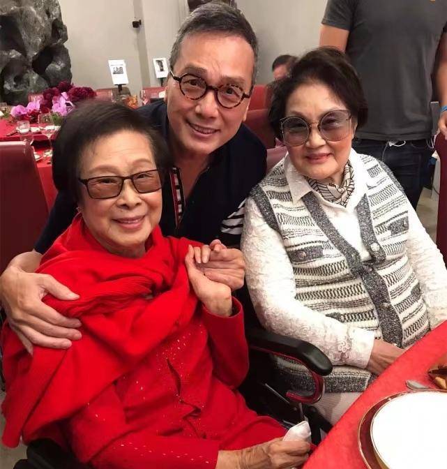 伍卫国:是周润发的前辈,出道就演主角,今71岁活成"人间清醒"_刘晓庆