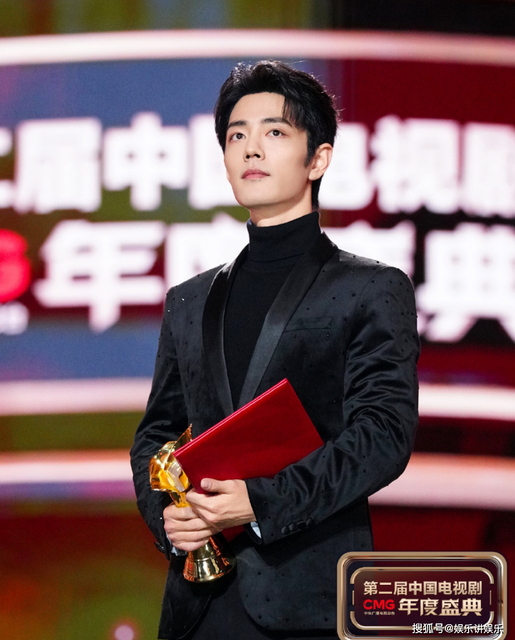 获奖年度突破男演员,演唱《如愿》,肖战成功看哭每一个粉丝!