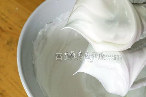 蛋白糖蛋白糖是由砂糖,淀粉糖浆并加入蛋白或植物蛋白发泡粉等制成的