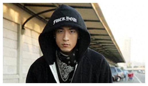 财阀传人,哥大毕业,引领韩国乐坛_徐允