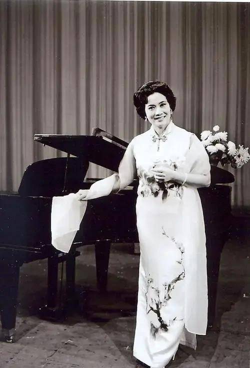 歌唱家朱逢博:声如夜莺,爱如潮水,守着丈夫骨灰生活14年_李谷一_人们