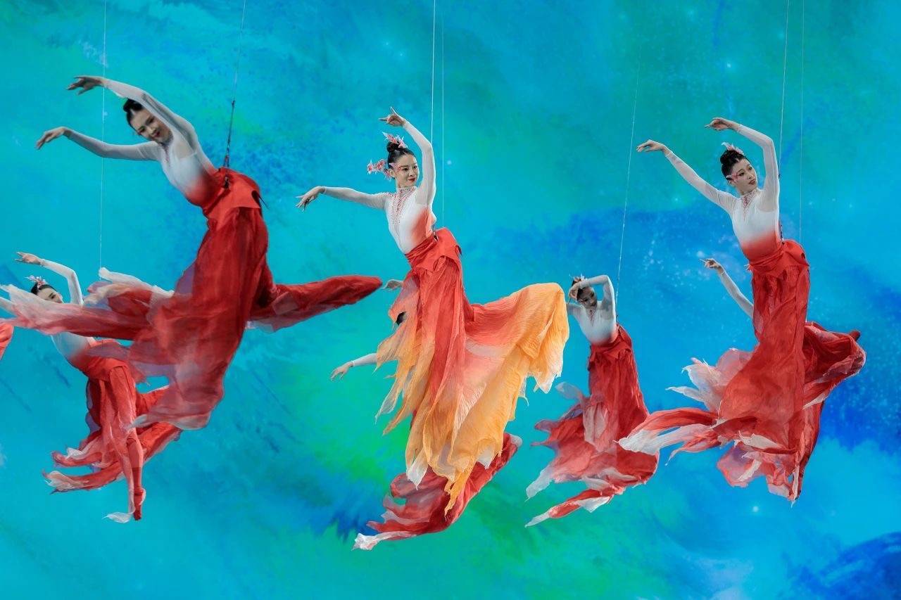 春晚上华宵一鱼跃龙门 惊艳了所有人_舞蹈_威亚_作品