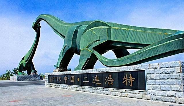 与扎门乌德隔国界相望的二连浩特,也是中国"一带一路"发展战略中的