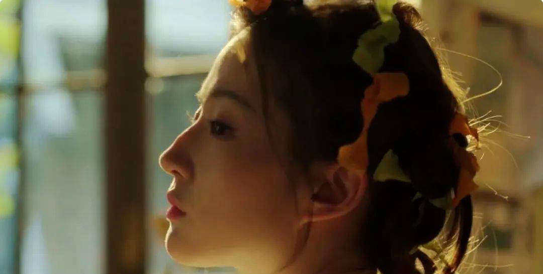 而导演是拍摄了《小敏家》,《如懿传》,《小欢喜