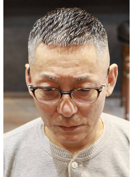 五十岁男人的短发型图片