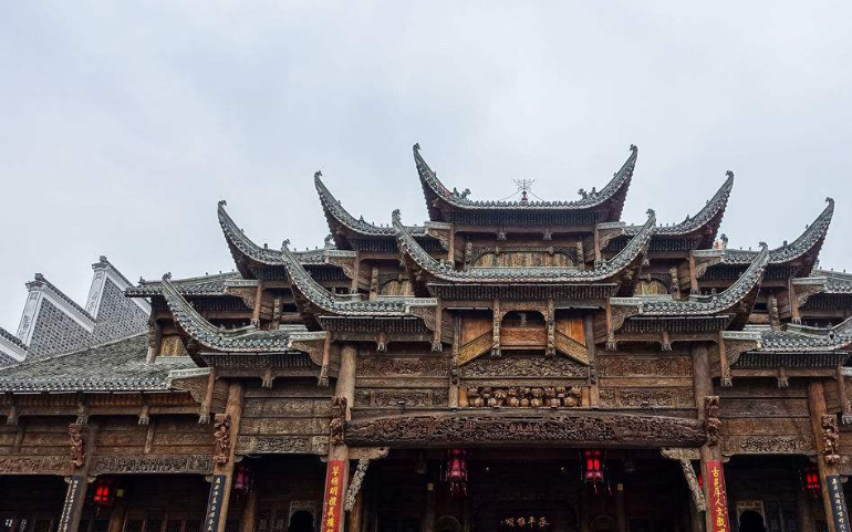 我欣慰每一次寻找的旅行,是不断检阅勇气的过程_祠堂