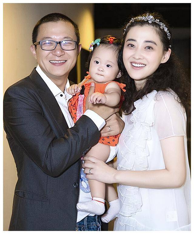 分手后,刘琳专注于演戏,她出色地扮演了许多经典角色,成为了一个戏骨