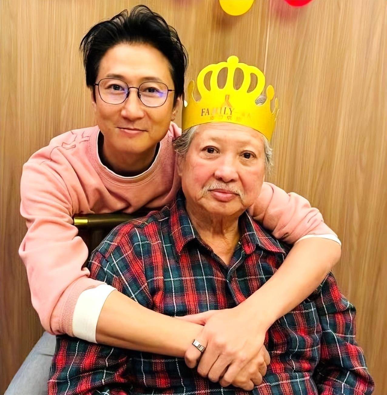 洪金宝韩国前妻曹恩玉罕见现身为孙子庆生,气质出众不显老_家庭_生活