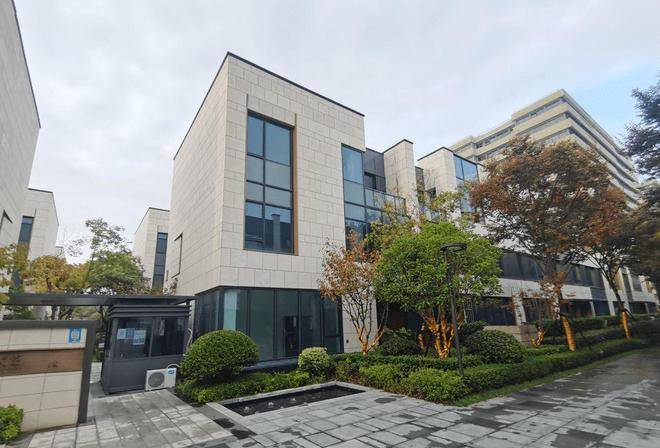 户型图及实景效果图项目在售户型图▼项目效果图如下:项目配套「龙湖