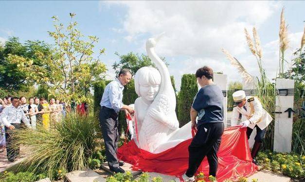 徐秀娟23岁因公殉职授烈士,一首歌传遍全国,弟弟接班