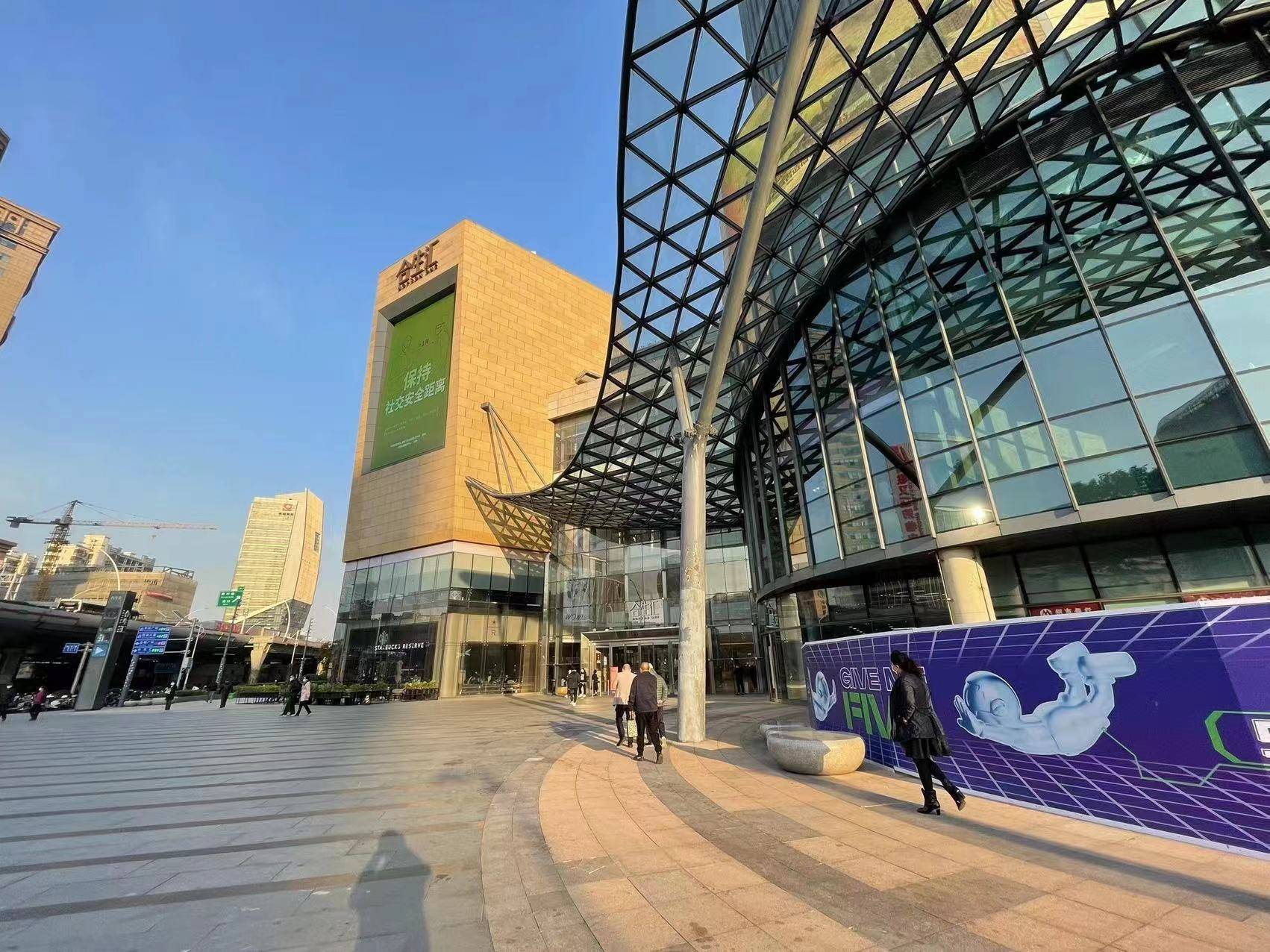 东方商厦,万达商业广场,百联又一城,苏宁电器广场,上海大西洋百货等