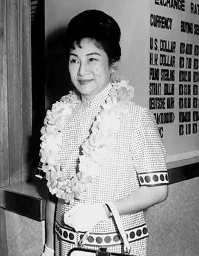 在写给徐贤乐的一封情书中,他还写到:"在我见过的一些女士中,你是最使