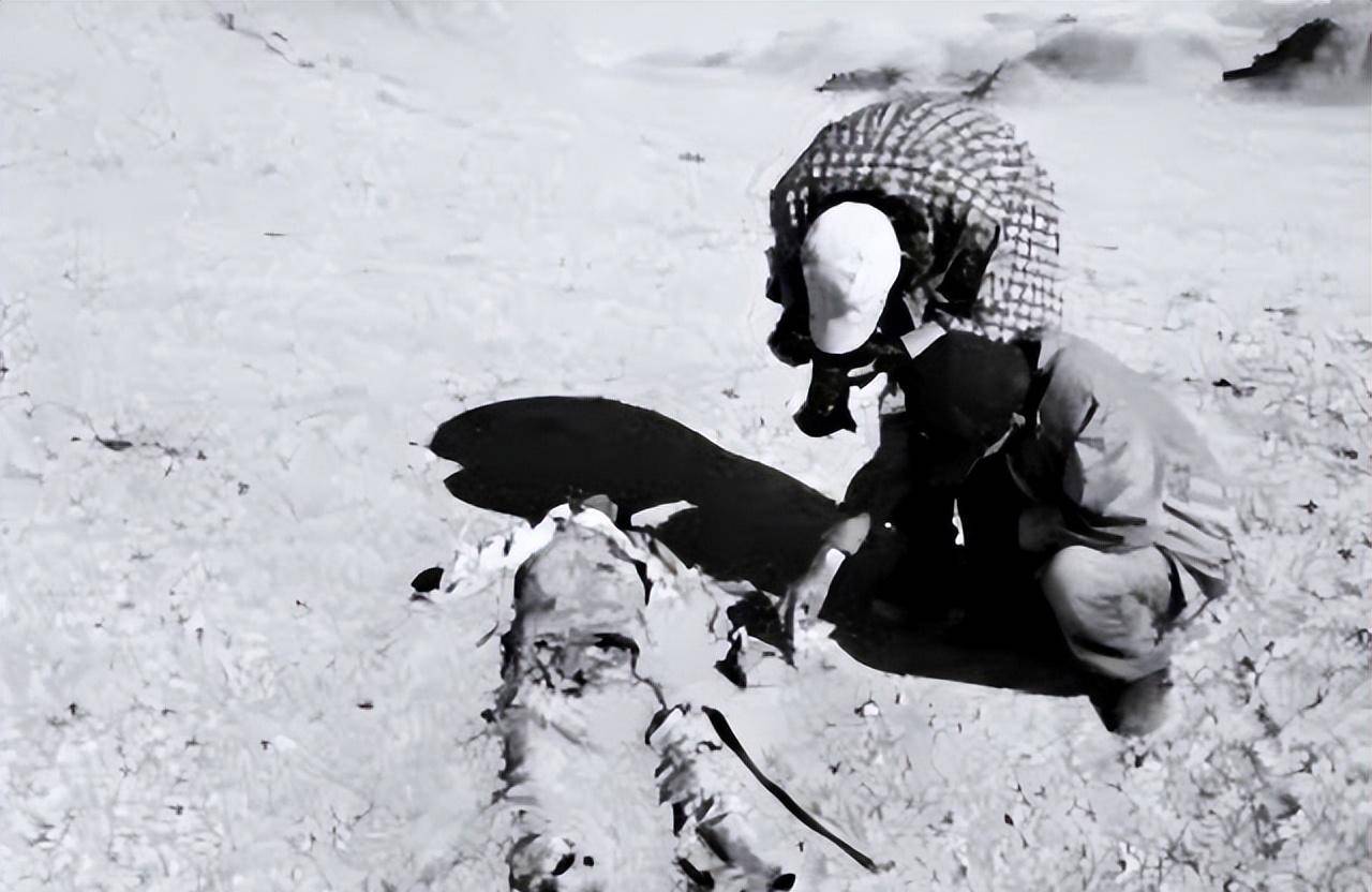 2016年罗布泊惊现神秘干尸,调查后发现,竟是我军失踪多年的战士_办案