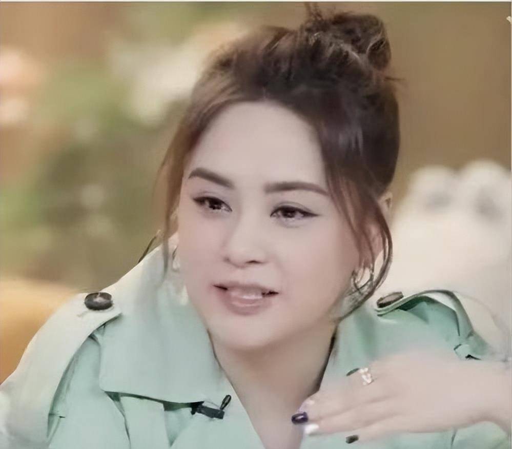 twins演唱会劲歌热舞,网友:唱功依旧,腿却一个比一个粗_阿娇_sa_twins