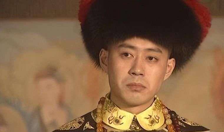 光绪二十五年十二月,溥儁正式被慈禧赏了最高顶戴,封号"大阿哥",入宫