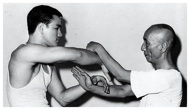 《唐山大兄》后,李小龙与黄淳梁斗智斗勇,你敢不敢看?