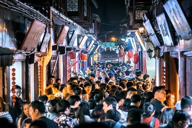 "ip强的可怕"春节旅游西安赢麻了,各景点人满为患,出行需备能量餐